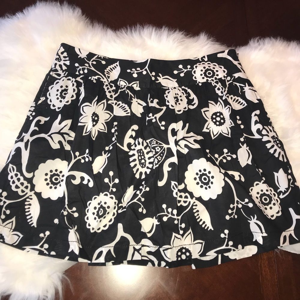 LOFT Skirt - see measurements- petite